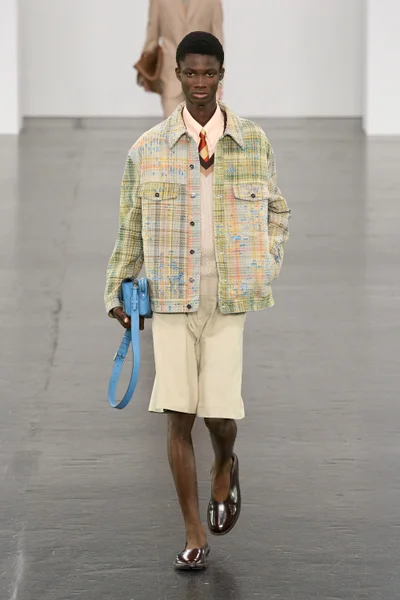 Look 10